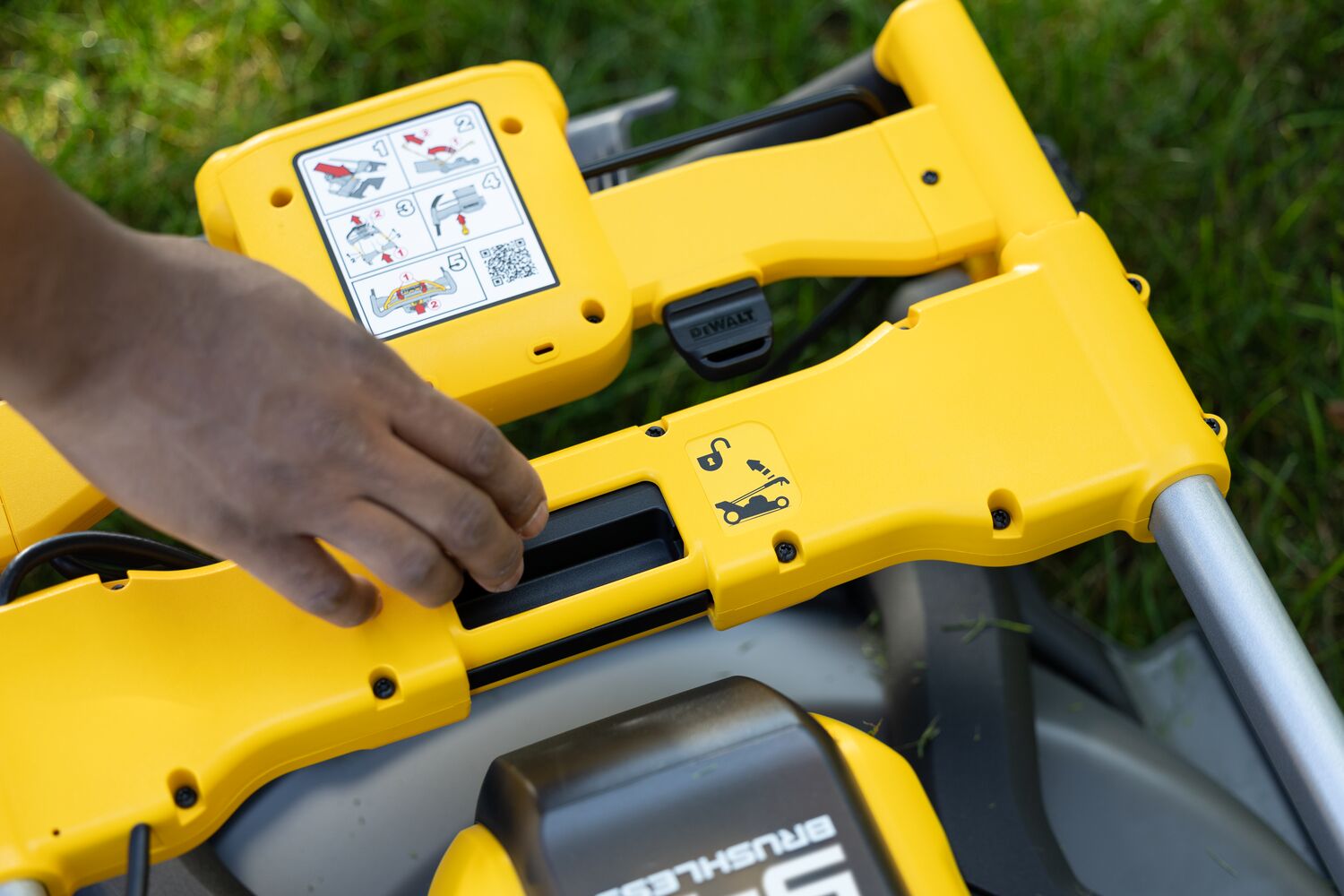 DEWALT DCMWSP550N-XJ 54v Mower - Rear Wheel Drive, bare unit - Image 4