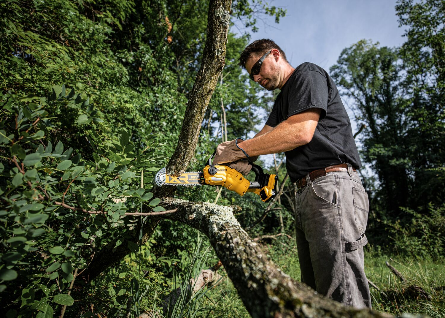 DEWALT DCMPS520N-XJ 18v XR 20cm Pruning Saw - Bare Unit - Image 5