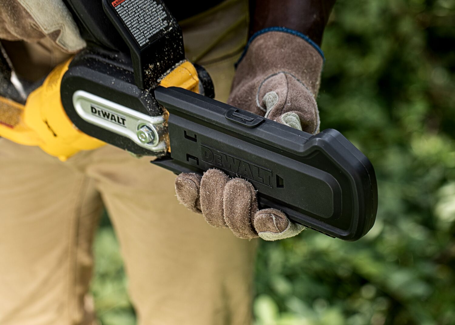 DEWALT DCMPS520N-XJ 18v XR 20cm Pruning Saw - Bare Unit - Image 4