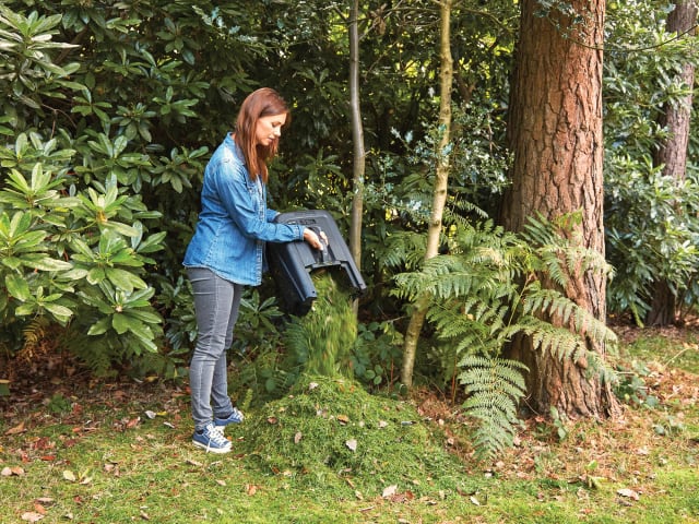 BLACK + DECKER BEMW451 Electric Lawnmower 32cm 1200W 240V - Image 5