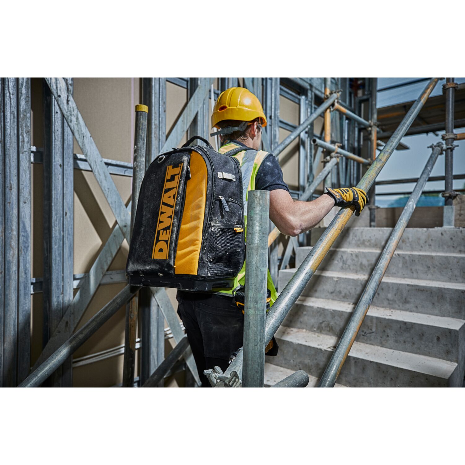 DEWALT DWST81690-1 Tool Backpack - Image 4